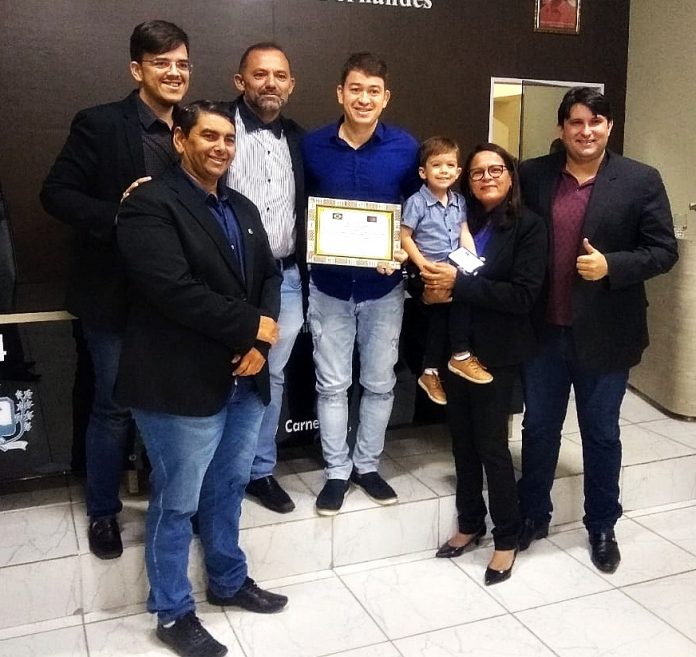 Sessão Solene marca entrega de títulos de Cidadão