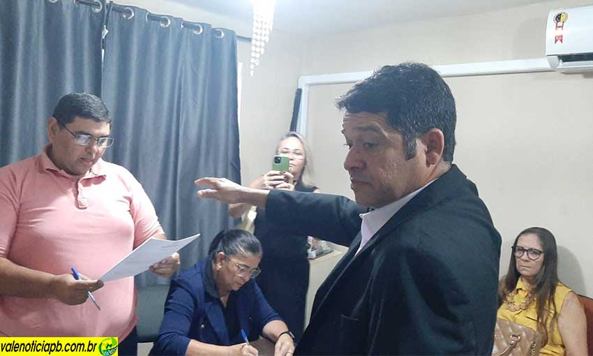 Luciano Castor toma posse como vereador de Mamanguape